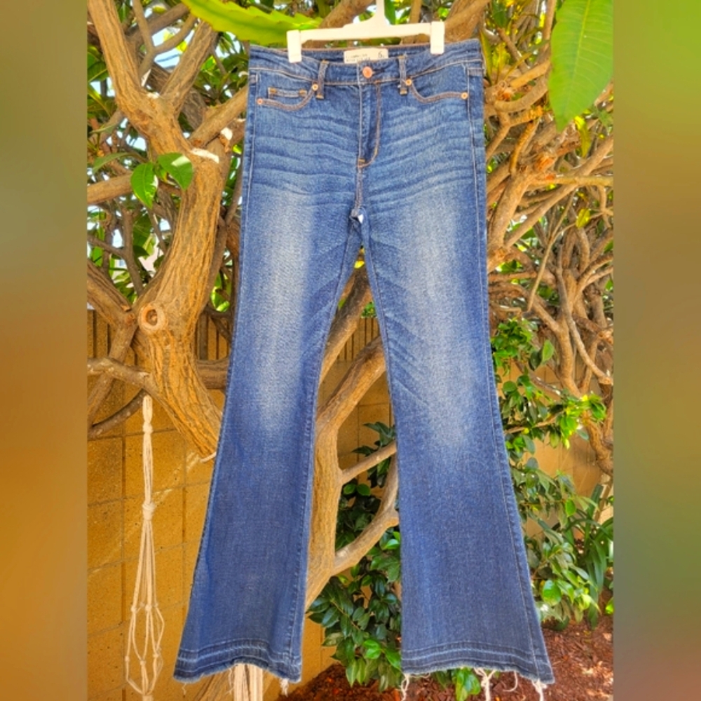 Abercrombie & Fitch Women's Blue Skinny Flare Jeans Raw Hem Size 6 Waist 28